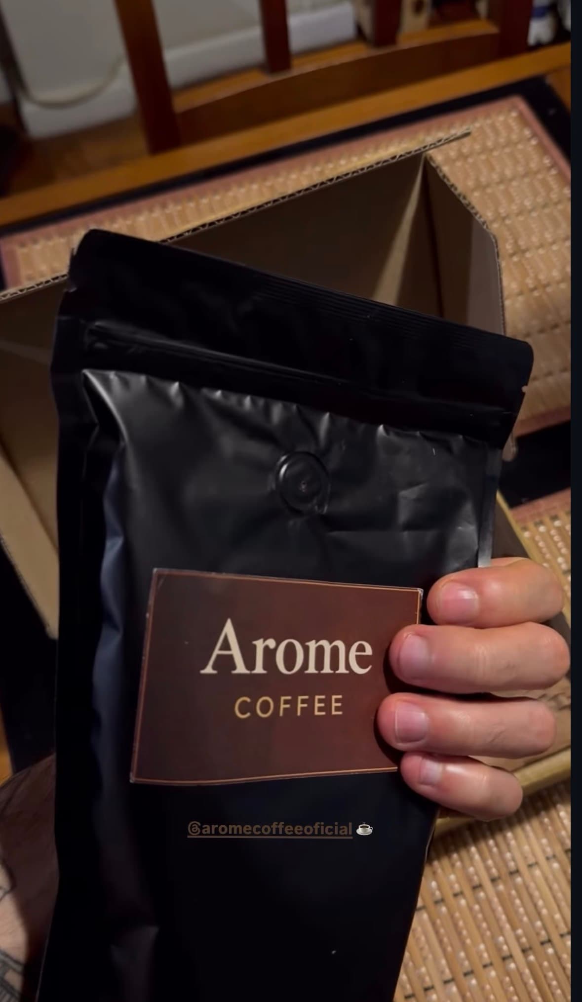 Unboxing do café Arome Coffee